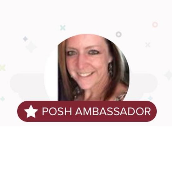 Designer clothing at amazing deals! Almost all NEW - Picture 2 of 2